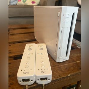 Nintendo Wii + Mario Kart & Wheels